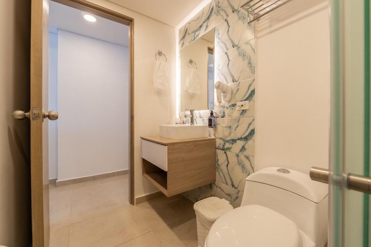 Cb Lujoso Apartasuit -vista Al Mar-linda Piscina-cerca Al Aeropuerto Cartagena