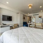 CB Lujoso Apartasuit -Vista al mar-linda piscina-cerca al Aeropuerto